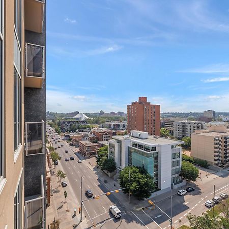 Heart Of Downtown Calgary Spacious Luxury Condo With Stunning Views And Premium Amenities Kültér fotó
